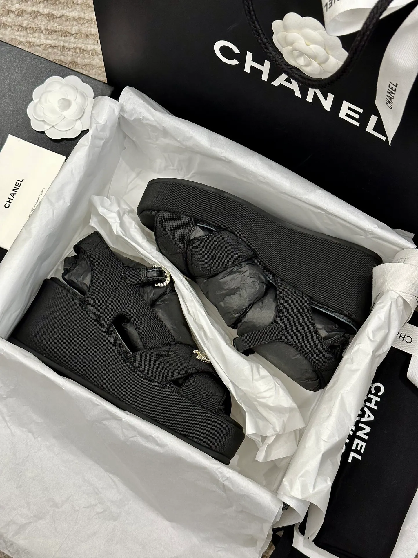 👟👟Ex-factory price 480👟👟 CHANEL C Jia Xiaoxiang 23ss new wedge heel open toe high heel sandals. Top counter quality. The moment you put it on your feet, it is still super stunning. 🔥All materials are customized according to the original version! Upper: imported first-layer calfskin/imported fragrant cloth/ lining: imported sheepskin, foot pad: sheepskin sole: outsole imported from Italy Size number: 34-40